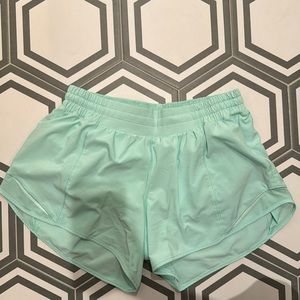 2.5 inch Lululemon Hotty Hot short